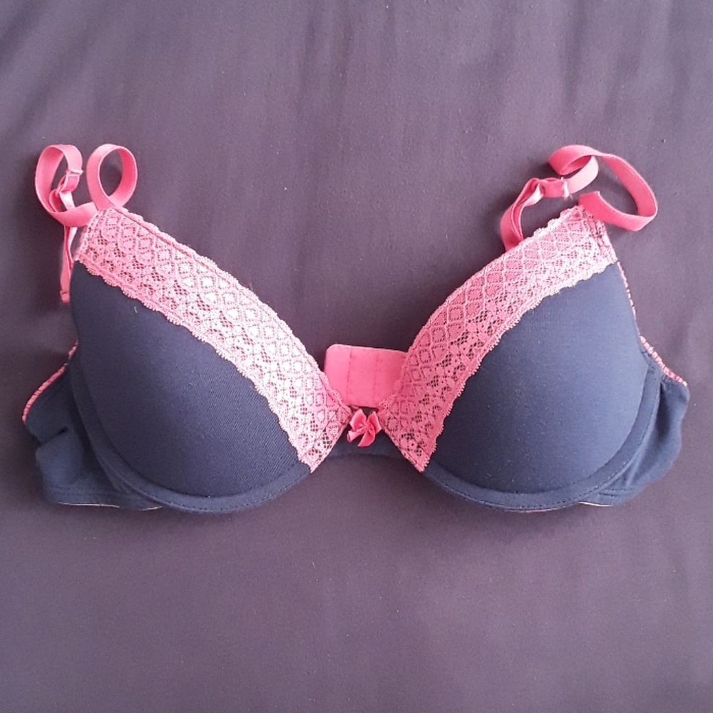 Bras - Picture 8 of 8